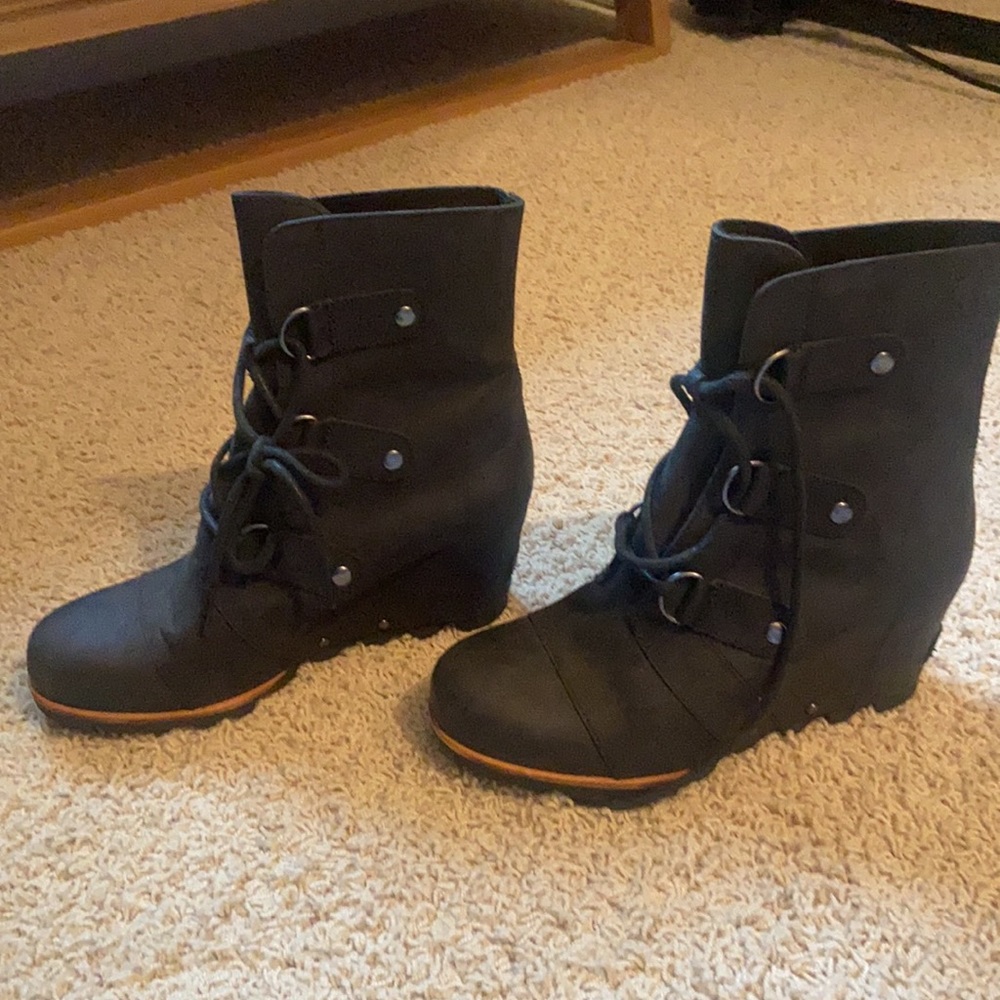 Joan of Arctic lace up ankle boots! Worn twice!!!